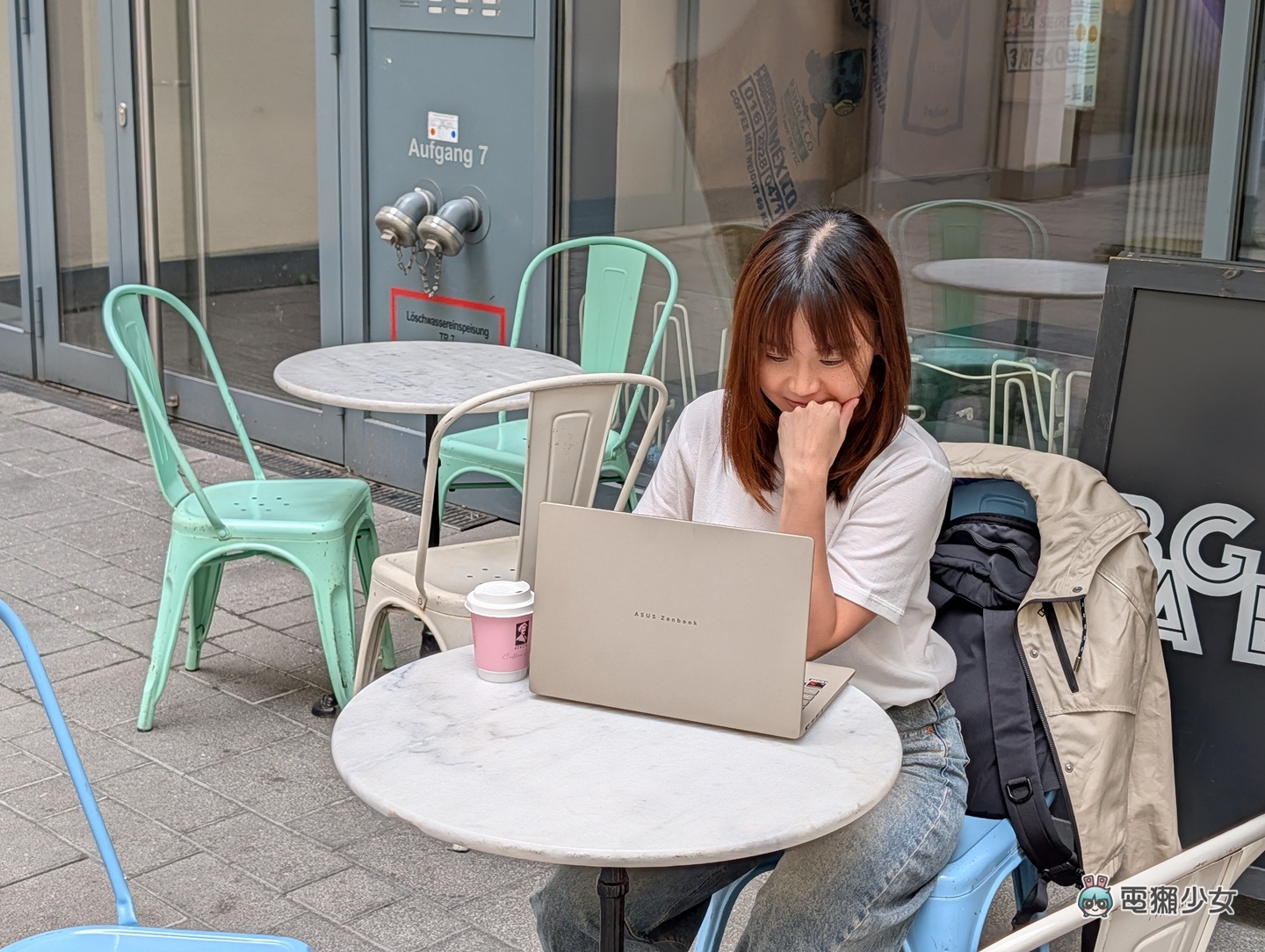 我選了一台高通筆電  ASUS Zenbook A14（UX3407）不到四萬元、低於一公斤