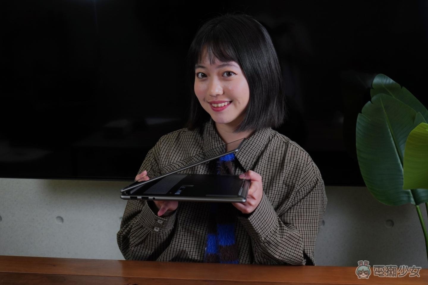 【開箱】有 AI、高續航、還能玩 3A 級大作?全新 MSI Prestige 14 Flip AI+ 輕薄翻轉筆電 打破商務機的刻板印象！