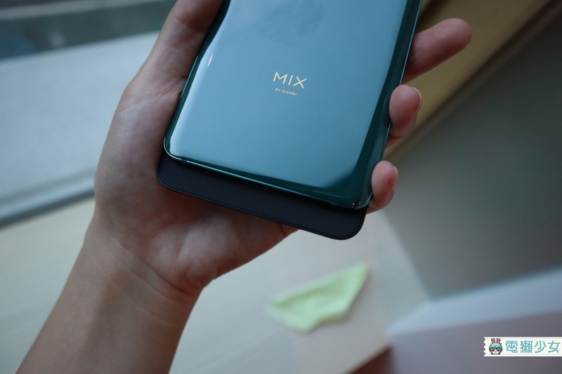 出門｜小米MIX 3發表 滑蓋全螢幕設計手感超復古 特別版規格達10GB RAM