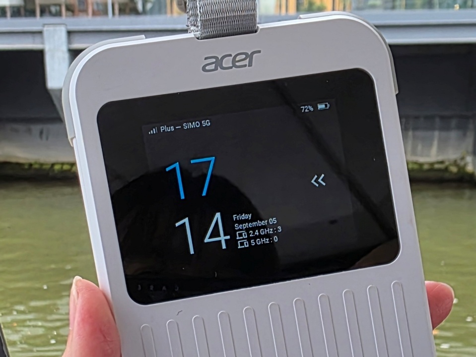 開箱｜為什麼不直接用 eSIM？這台 Acer Connect M6E 5G 行動 WiFi 給我答案