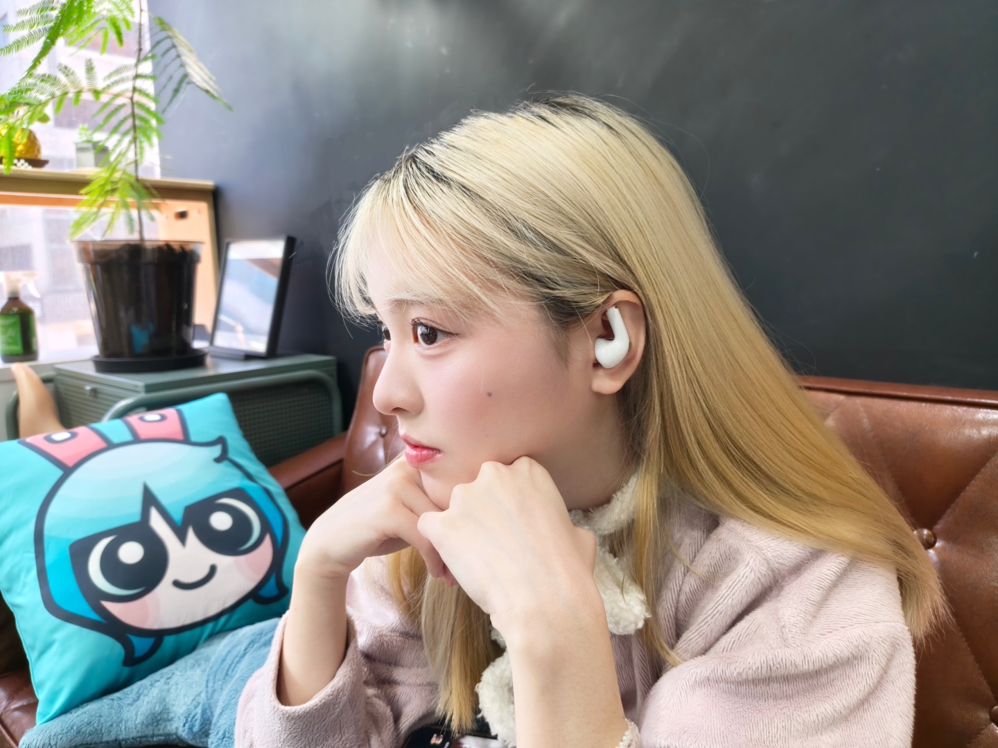 原來你戴了好幾年的 AirPods 根本戴錯?全球爆紅「正確戴法」掀戰火,連 AI 都來插嘴 原來你戴了好幾年的 AirPods 根本戴錯?全球爆紅「正確戴法」掀戰火,連 AI 都來插嘴