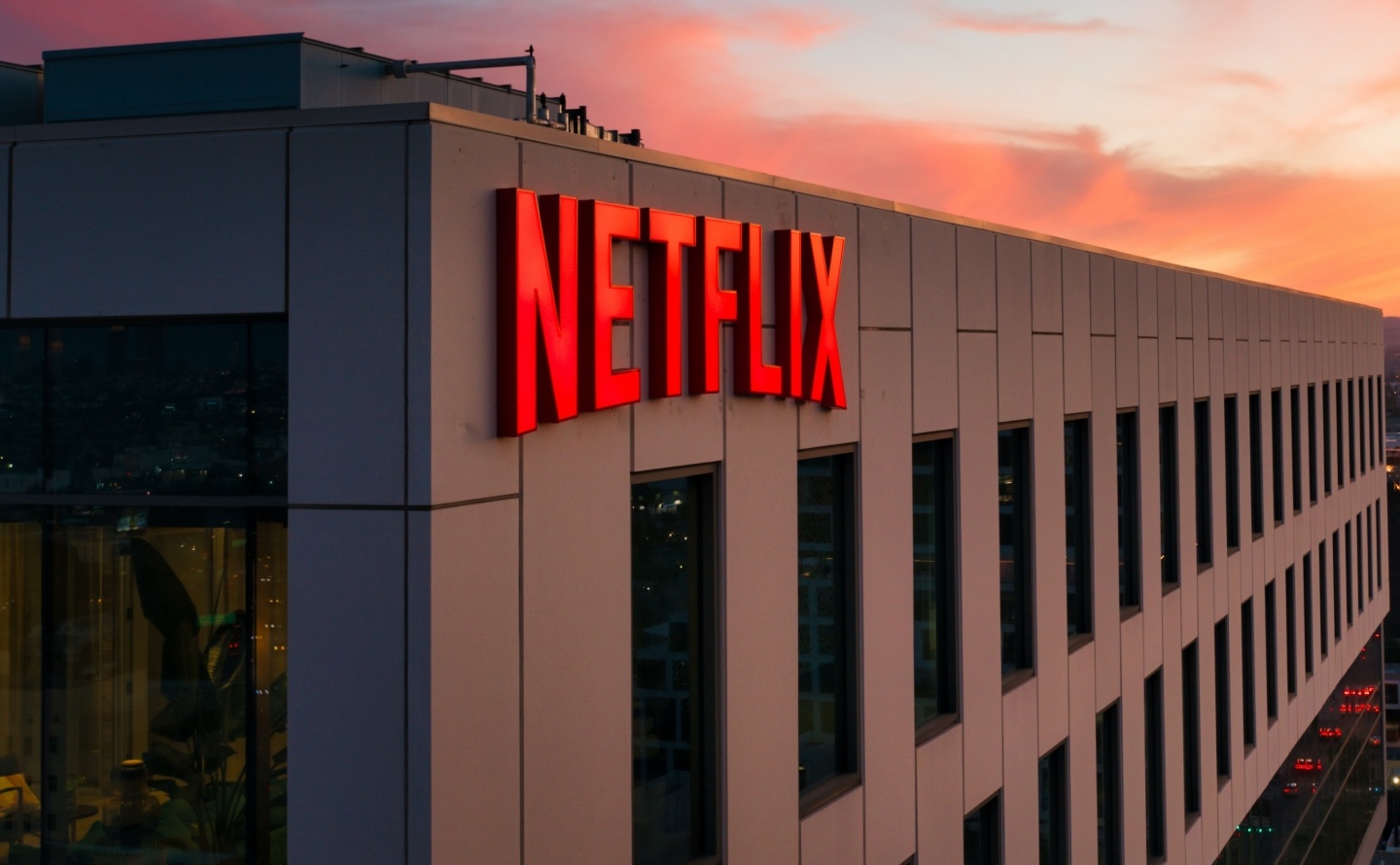 Netflix 有望在年底推出更便宜的訂閱方案？但會有廣告、且可能會無法離線觀看