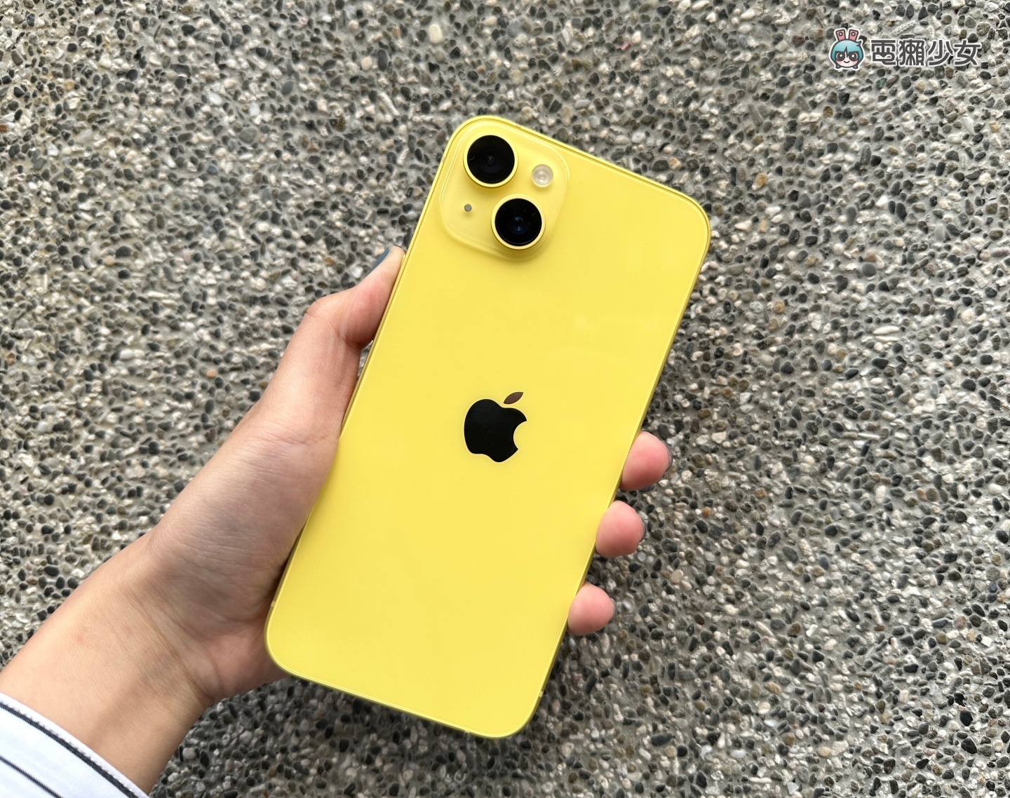 蘋果、三星都有！盤點近兩年來出現過的『 黃色手機 』你喜歡哪種黃呢？