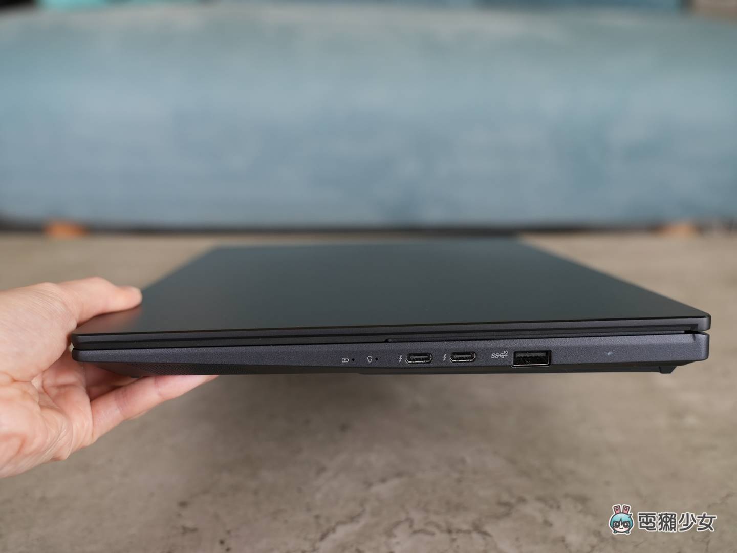 考慮帶 14 吋 PC 的設計師？ASUS Zenbook Pro 14 Duo OLED 雙螢幕筆電新結構與新色開箱，看見 120Hz OLED 的高規格！
