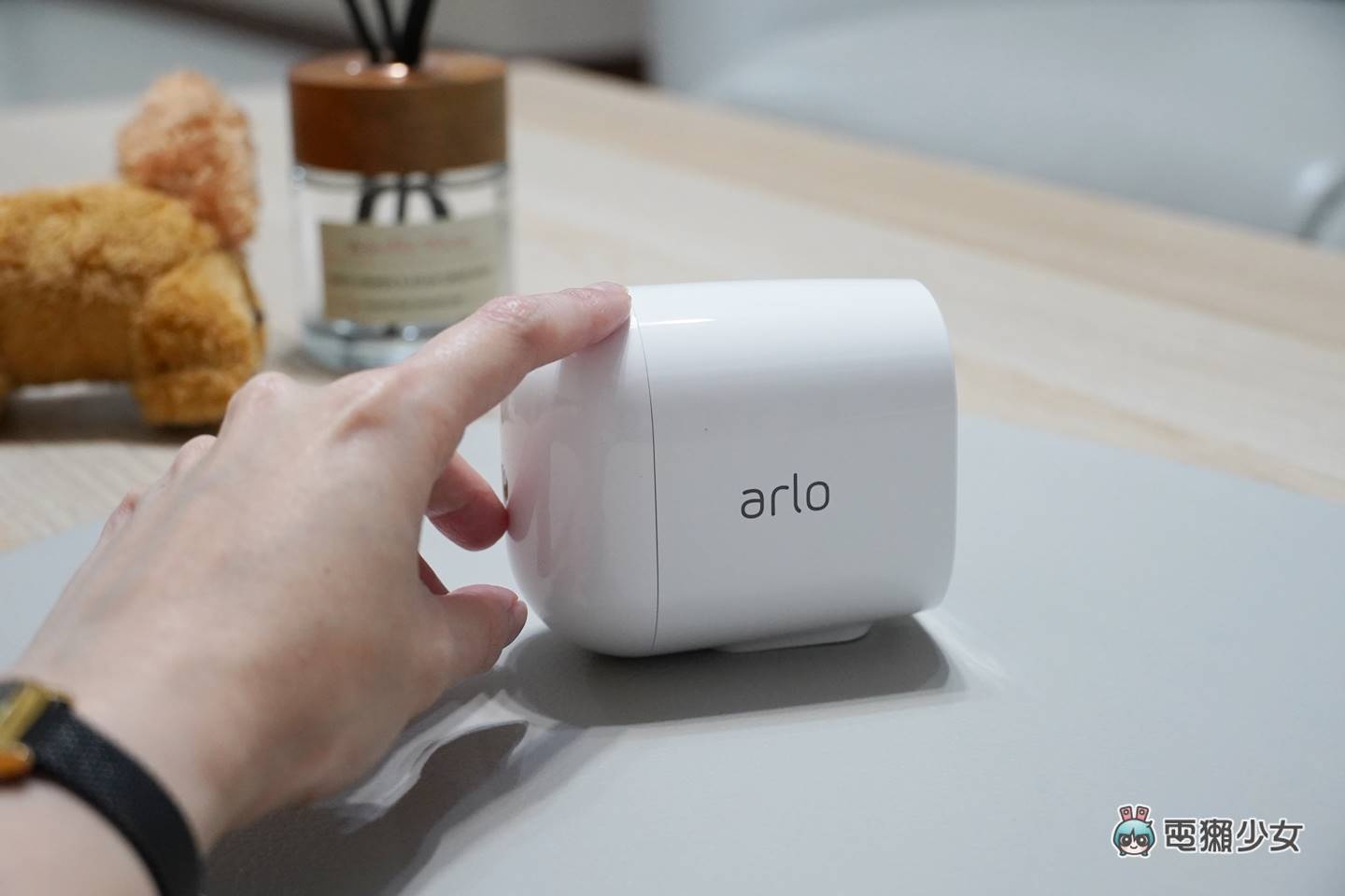 開箱｜簡易安裝又廣角的智慧居家監控！Arlo Essential 雲端無線 WiFi 攝影機、視訊門鈴
