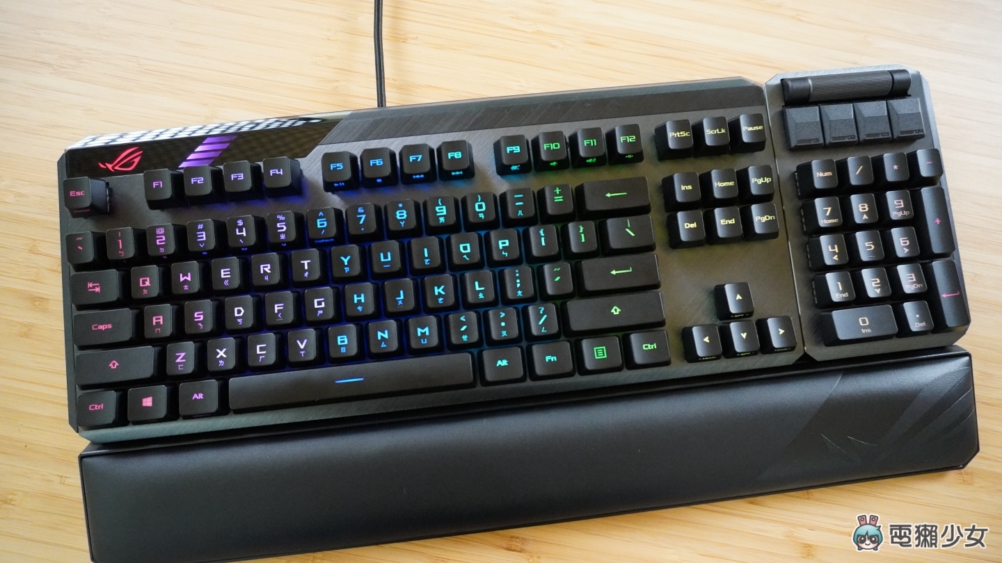 開箱｜『 ROG CLAYMORE II 』可分離式數字鍵盤，上班用全尺寸、下班變身 80% 給你更多空間打遊戲！