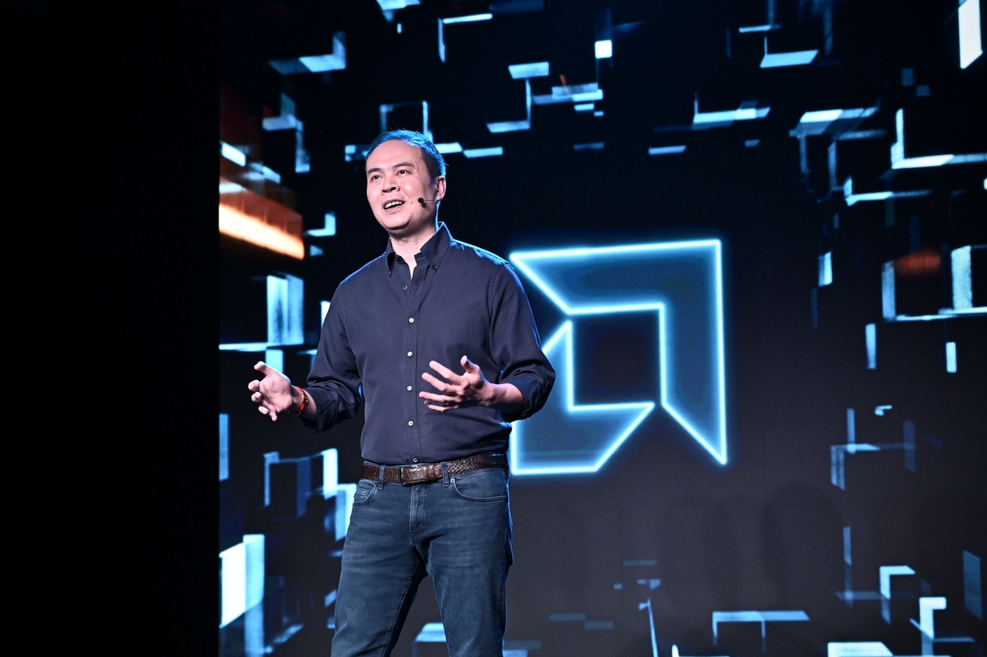 AMD 超燃發表：RX 9060 XT、AI PRO R9700、Threadripper 9000 三強登場！