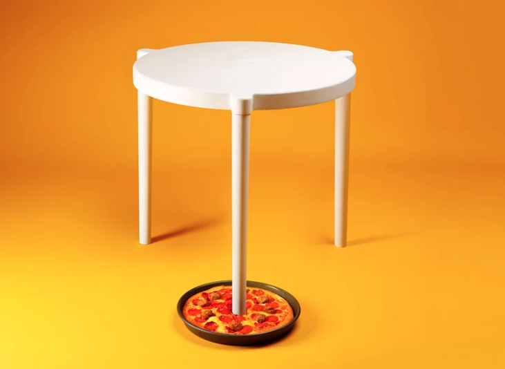IKEA 與必勝客合作 把披薩裡面的三腳小圓架 變成一款真的傢俱了！