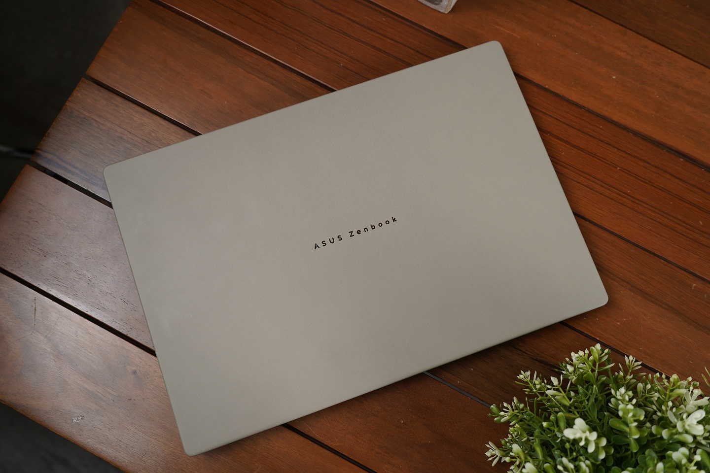 【評測】ASUS Zenbook A16 (UX3607OA) 開箱：金色機身我喜歡你啊 😍
