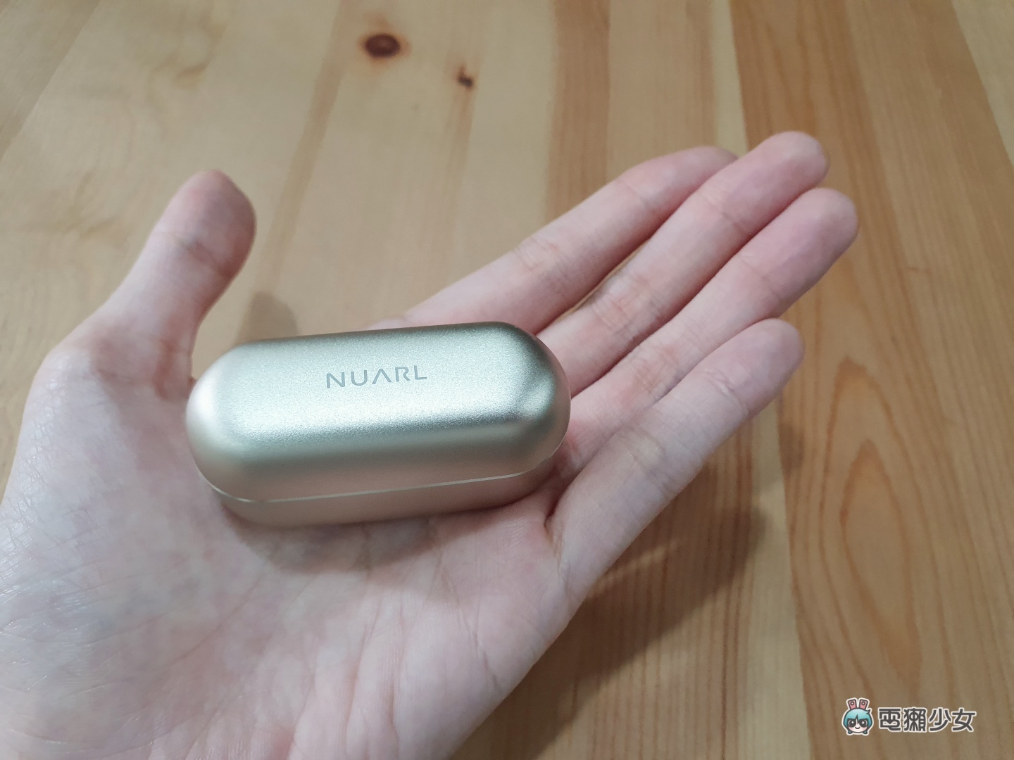 開箱｜Nuarl N6 mini 真無線耳機，不到三千元、體積縮小更好戴，還新增了環境音功能