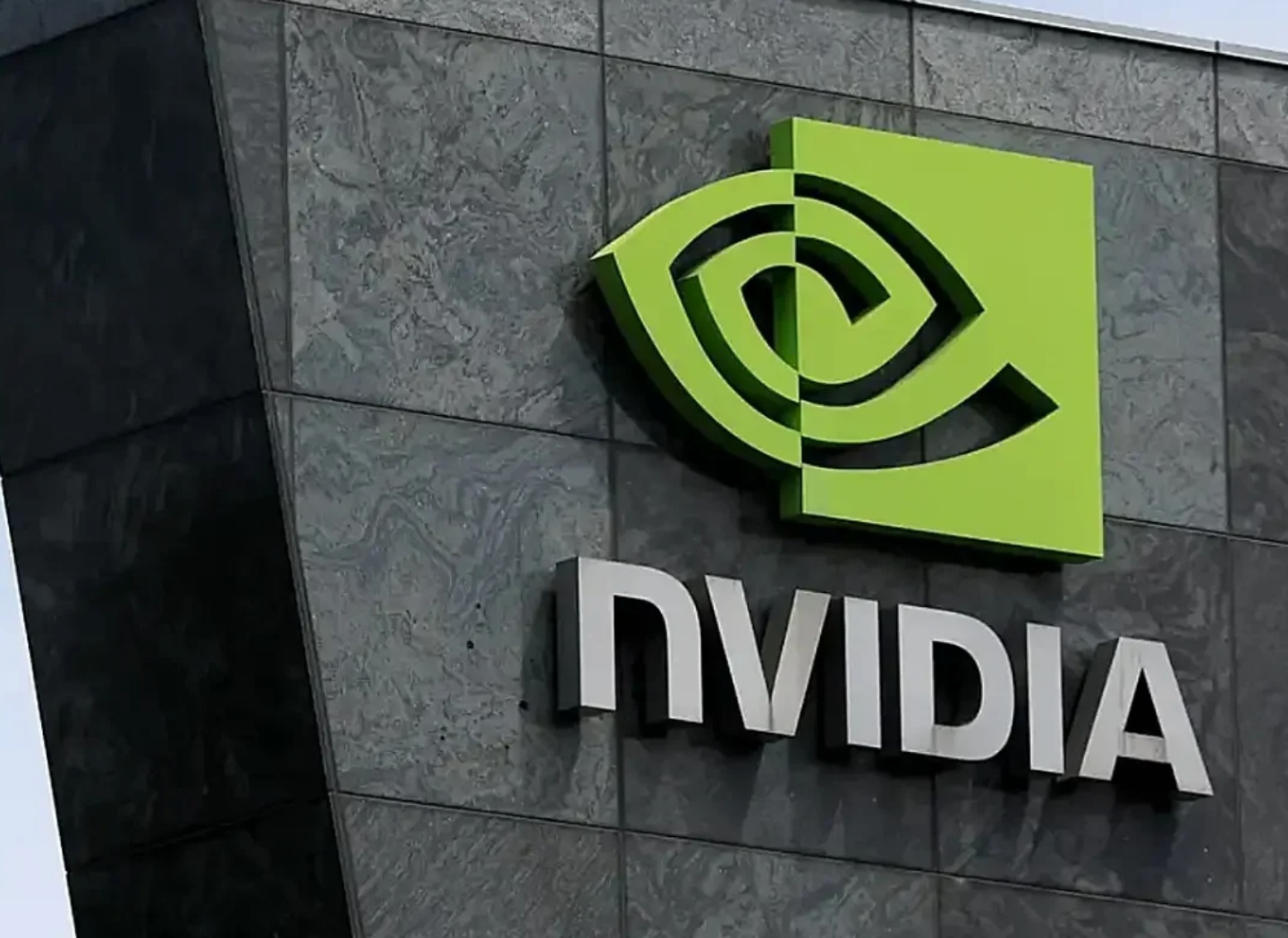 Nvidia 輝達股價創新高，市值突破 3.77 兆美元超越微軟重返全球第一