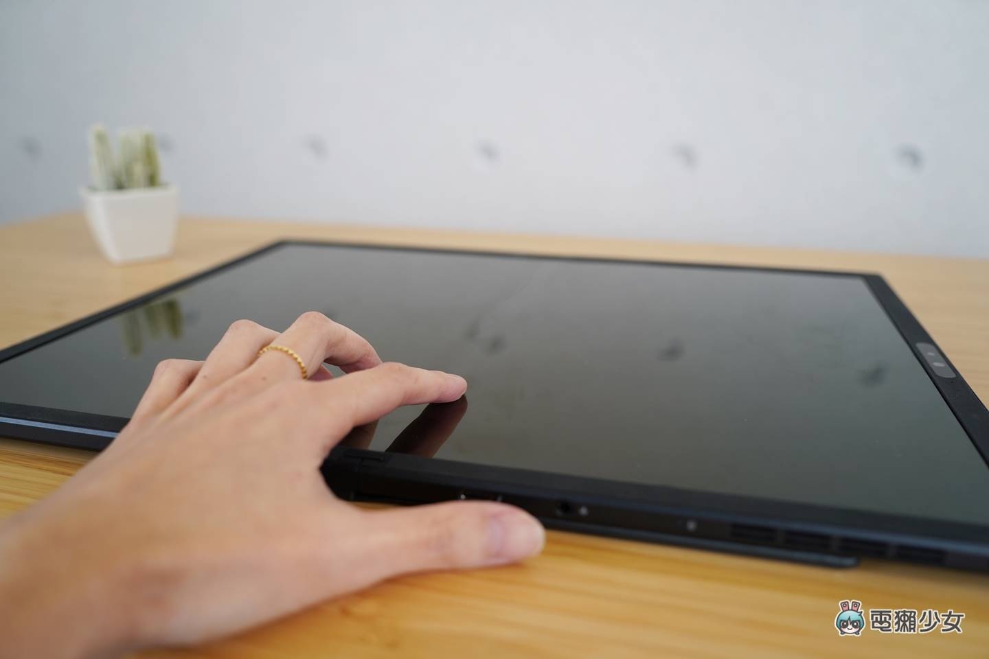 摺疊筆電來了！Zenbook 17 Fold OLED 是平板也是筆電，使用心得與感想