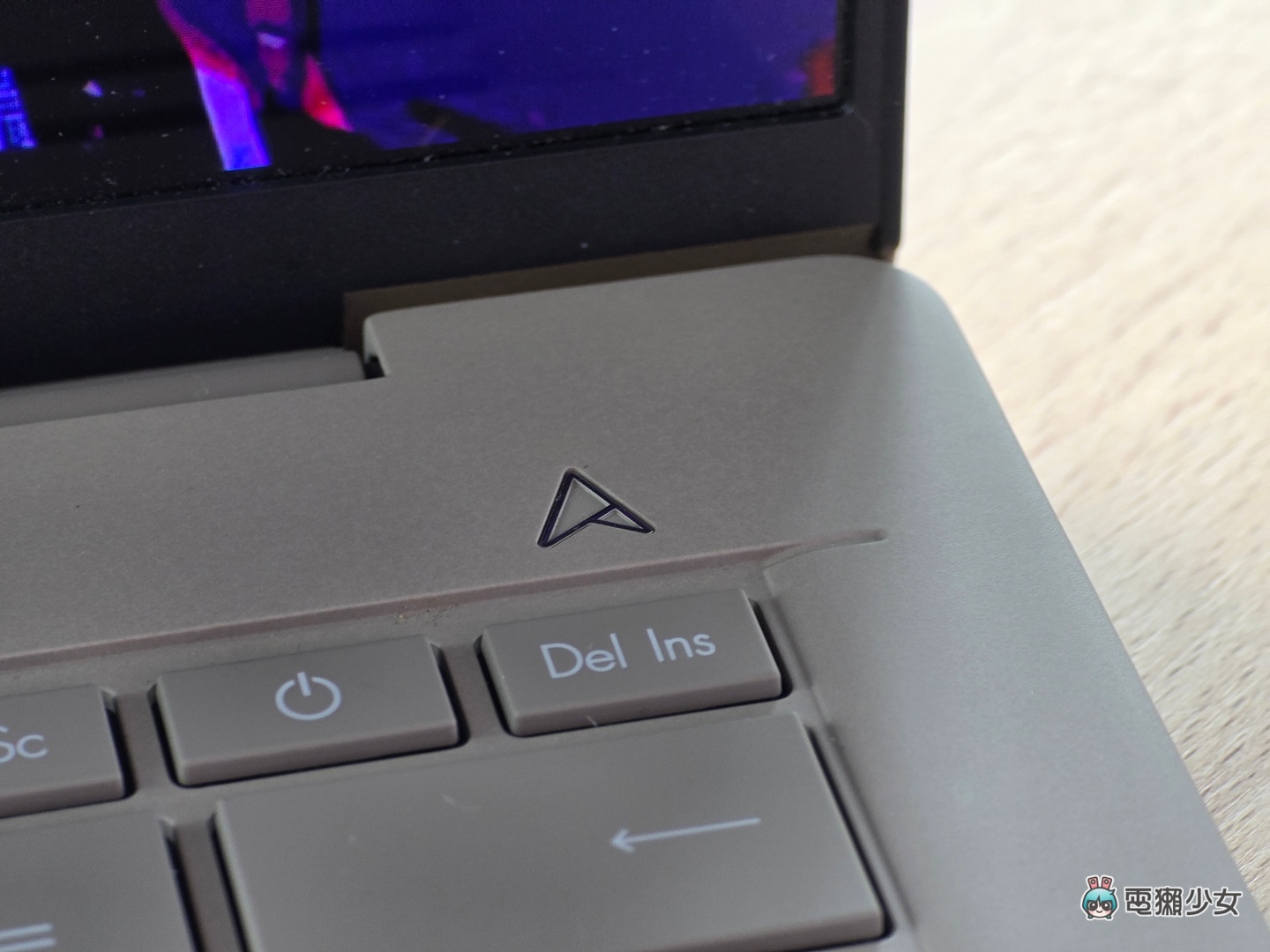 我選了一台高通筆電  ASUS Zenbook A14（UX3407）不到四萬元、低於一公斤