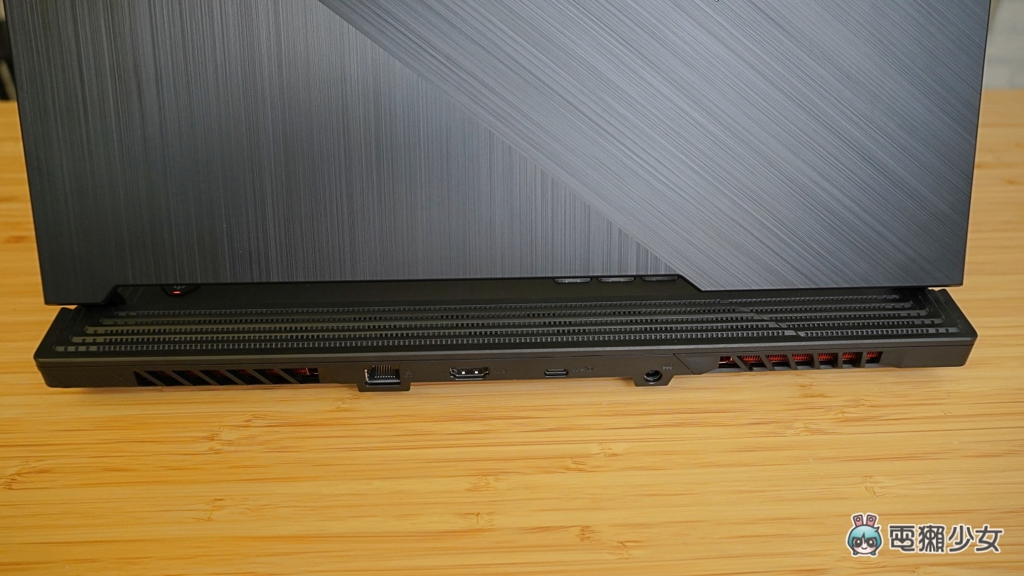 開箱｜ROG Strix G15 電競筆電！採用液態金屬散熱技術、RTX 2060 顯卡、144Hz 螢幕，還有超帥 LED 燈條，售價五萬有找