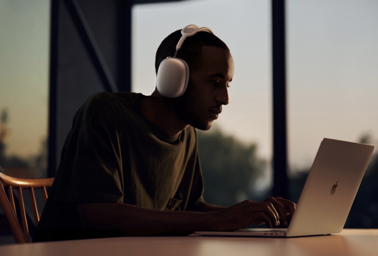 蘋果無預警發布『 AirPods Max 』耳罩式主動降噪耳機 售價 18,490 台幣