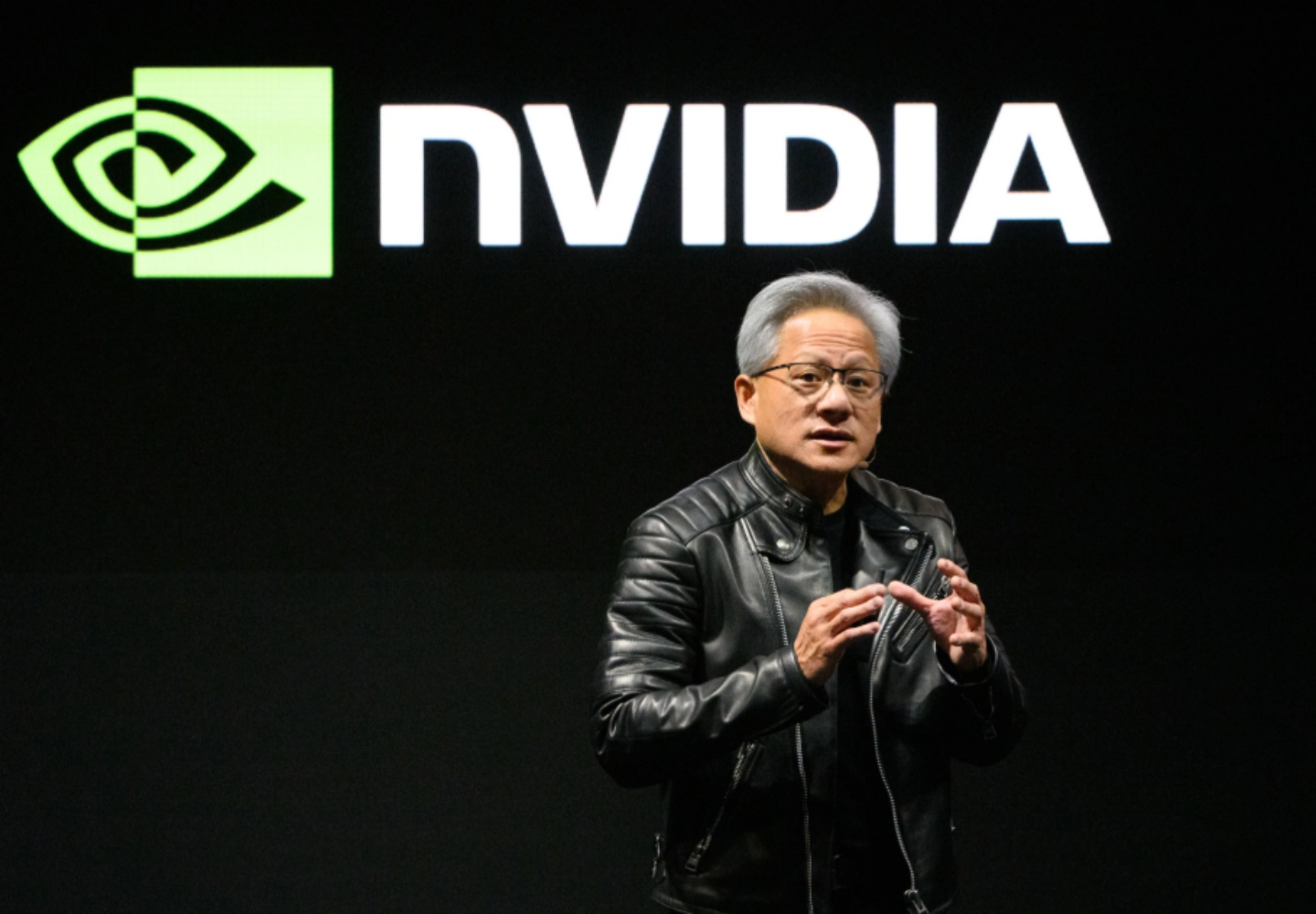 Nvidia 輝達股價創新高，市值突破 3.77 兆美元超越微軟重返全球第一