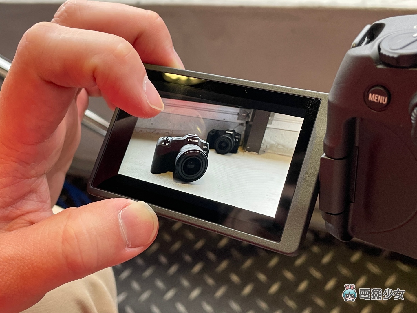 出門｜超輕巧！Canon EOS R8 全片幅相機登台 單機身售價新臺幣 43,900 元