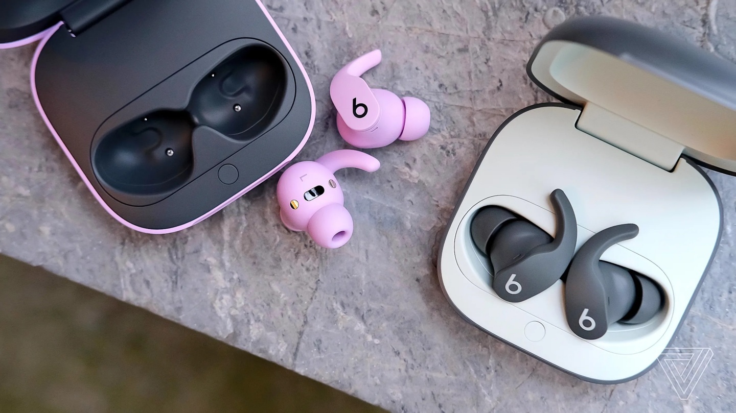 Beats 帶來全新 Fit Pro 主動降噪真無線藍牙耳機，強調全新耳翼設計服貼性更高