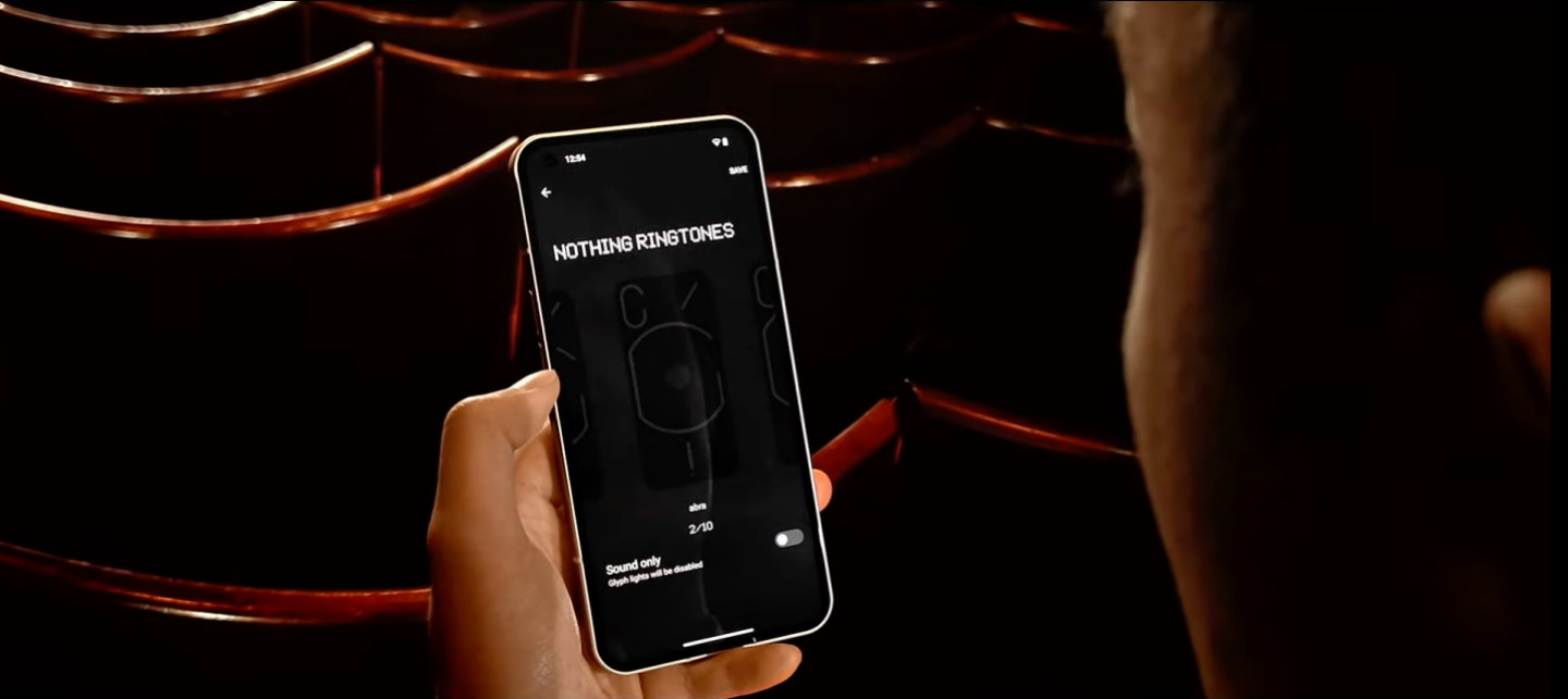 Nothing Phone (1）正式登場！透明設計超吸睛，還有客製化的 Glyph Interface 可以玩
