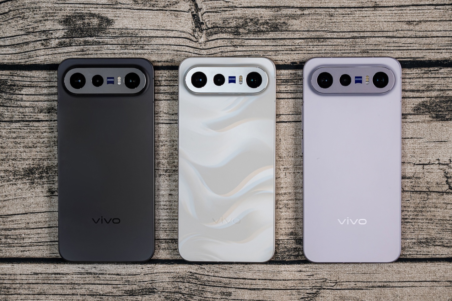出門｜手機還是口袋攝影機？vivo X300 Ultra 震撼登台 攜手 X300 FE 打造全焦段創作宇宙
