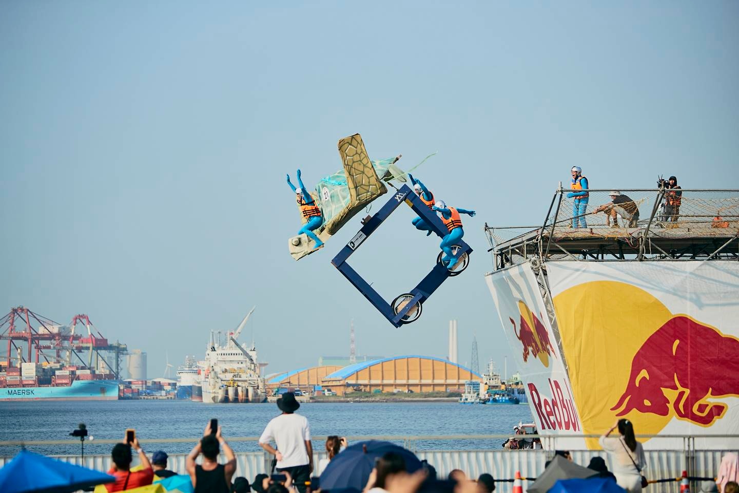 出門｜帶你看 Red Bull 飛行日！超過 40 組隊伍自製飛行器衝出台中港