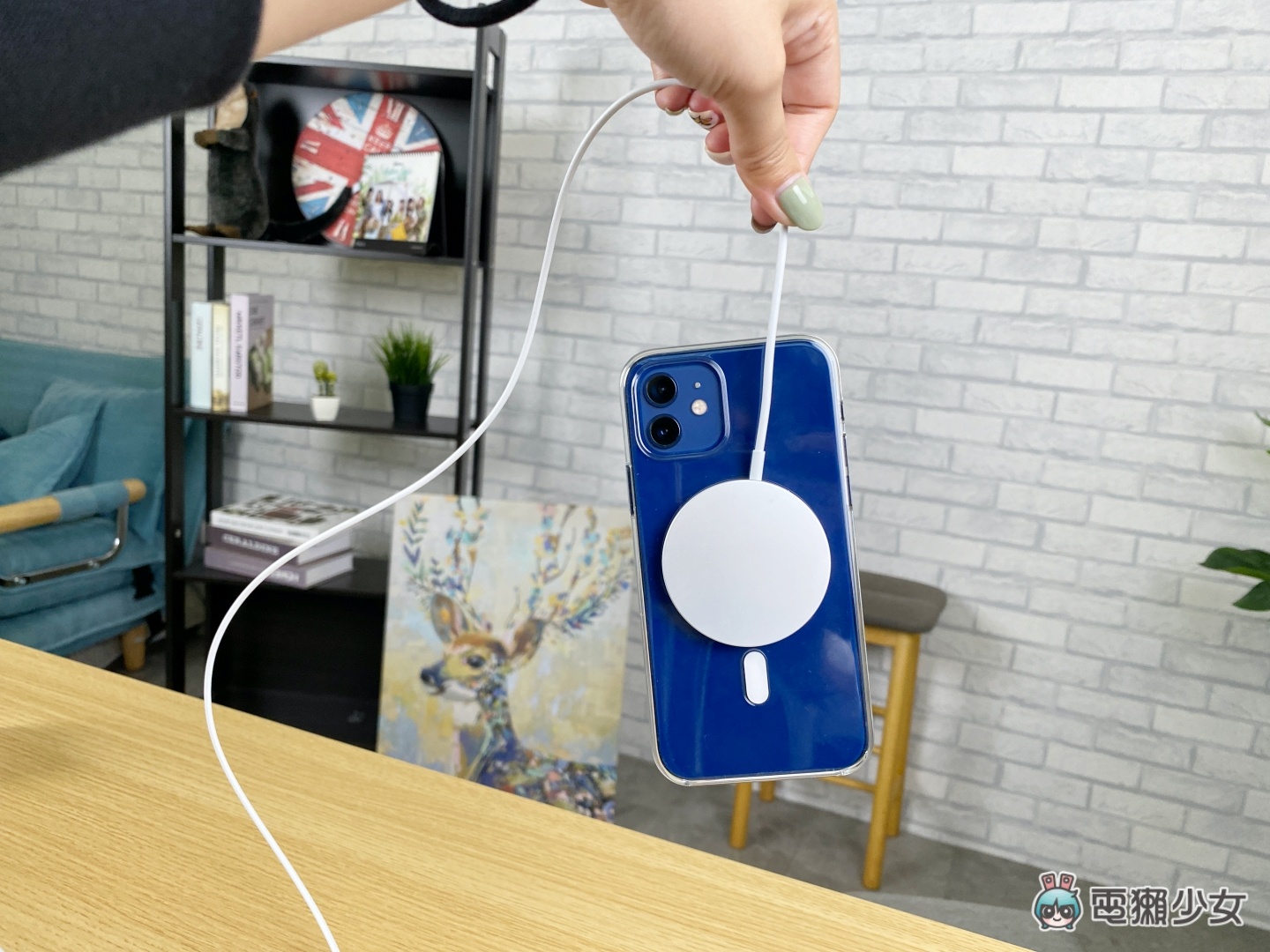 開箱｜蘋果 MagSafe 無線充電器 比想像中的還要小 但吸力表現很不錯！