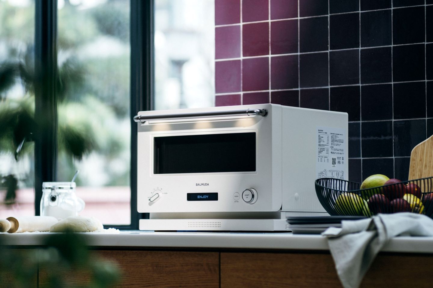 科技感十足的多功能烤箱！BALMUDA The Range 微波烤箱不僅實用，還增添有趣的聲光效果