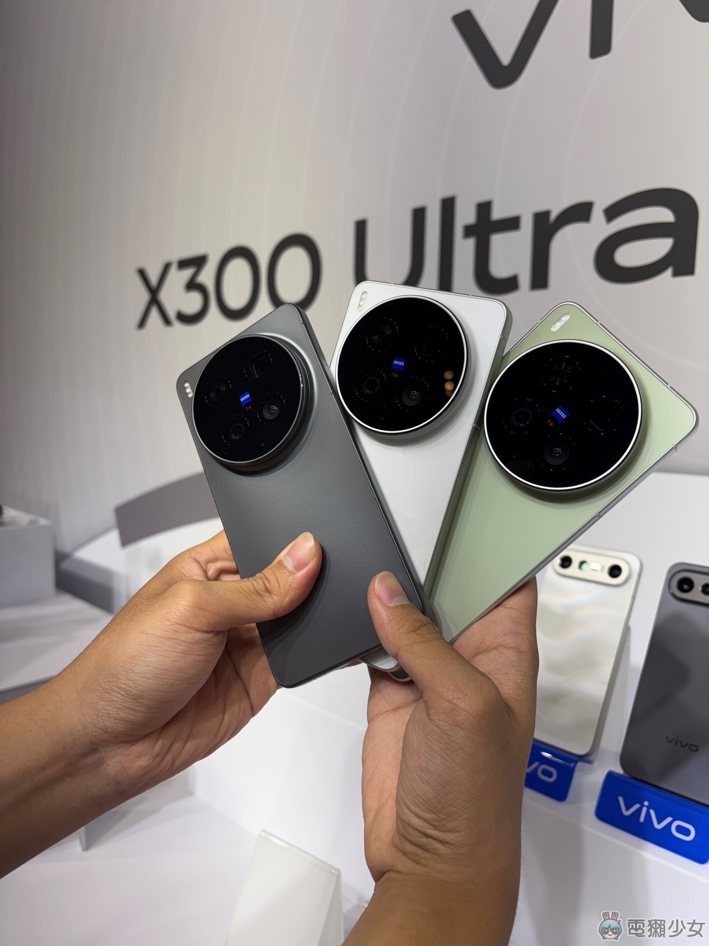 出門|手機還是口袋攝影機?vivo X300 Ultra 震撼登台 攜手 X300 FE 打造全焦段創作宇宙 出門|手機還是口袋攝影機?vivo X300 Ultra 震撼登台 攜手 X300 FE 打造全焦段創作宇宙