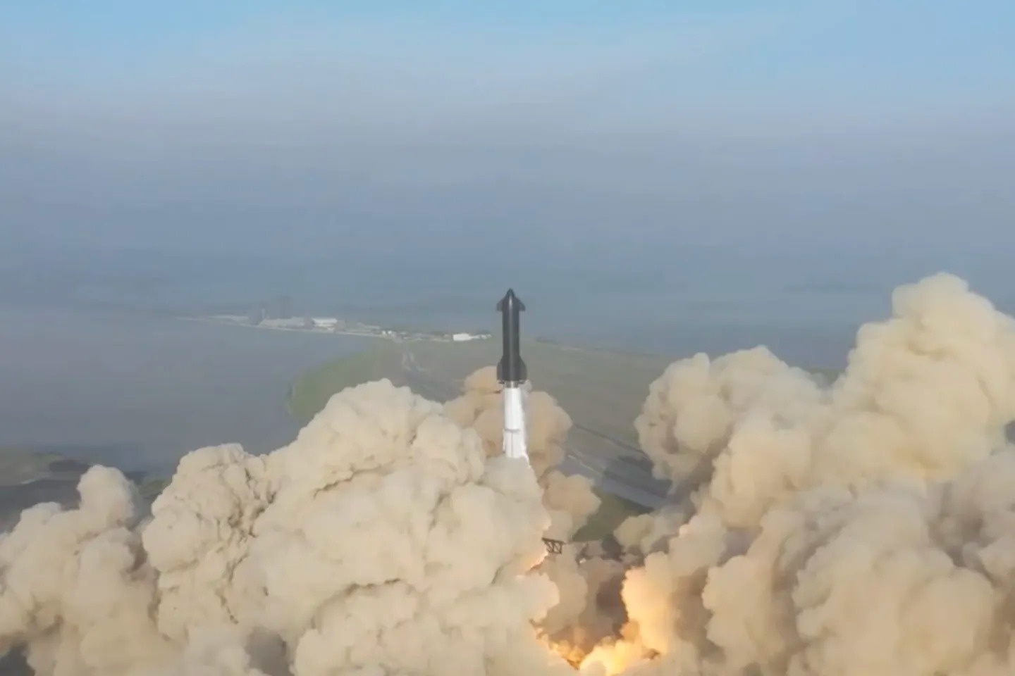 馬斯克的史上最大火箭 Starship 成功升空！但五分鐘內就變成一團火球了⋯