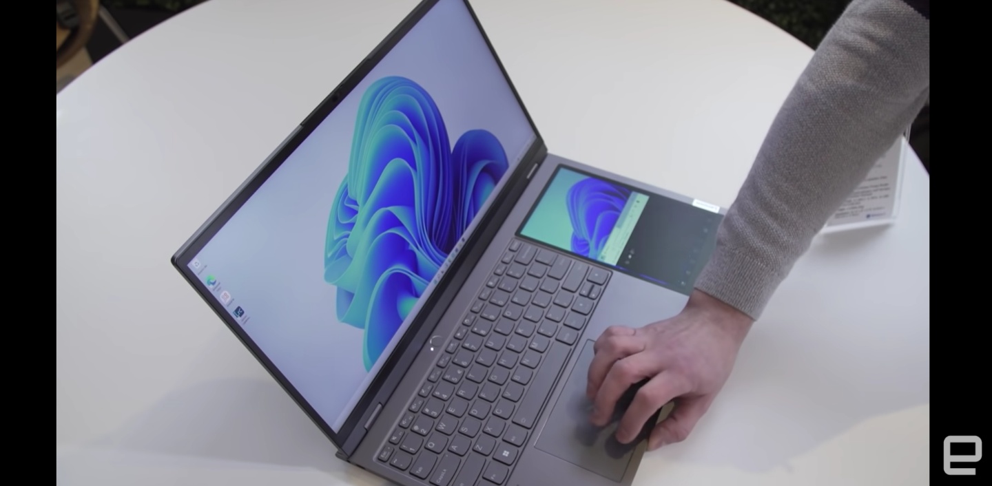 外型太特別！Lenovo 推出『 ThinkBook Plus Gen3 』鍵盤區右側加了一塊 8 吋螢幕 筆電變得好長？
