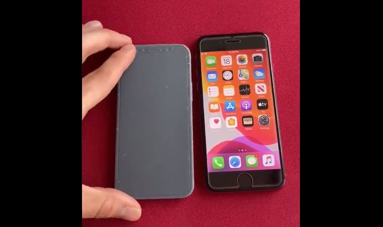 小尺寸手機派的福音？網友做出 5.4 吋 iPhone 12 模型機，對比新版 iPhone SE 更小巧