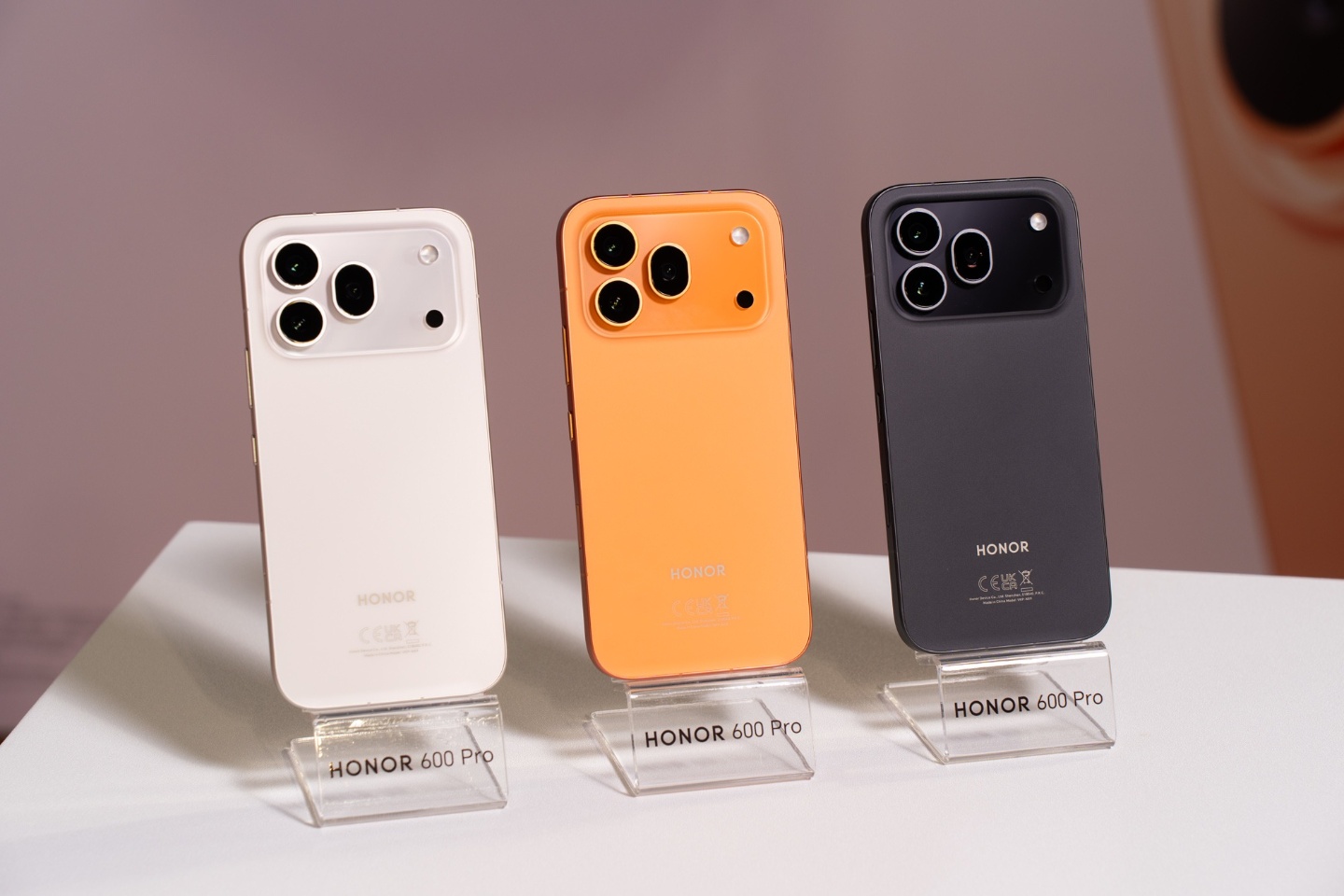李多慧拿 HONOR 600 系列！AI 圖轉影片一鍵生成、2 億畫素與 7000mAh 電量一次到位