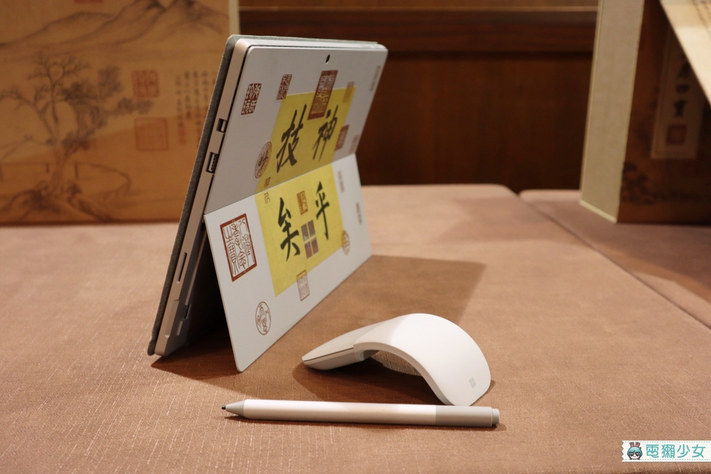 出門｜微軟跟故宮的聯名款你看過嗎？『 新文房四寶 』用快雪時晴帖做產品包裝 裡頭Surface Pro 6、滑鼠、手寫筆通通有！