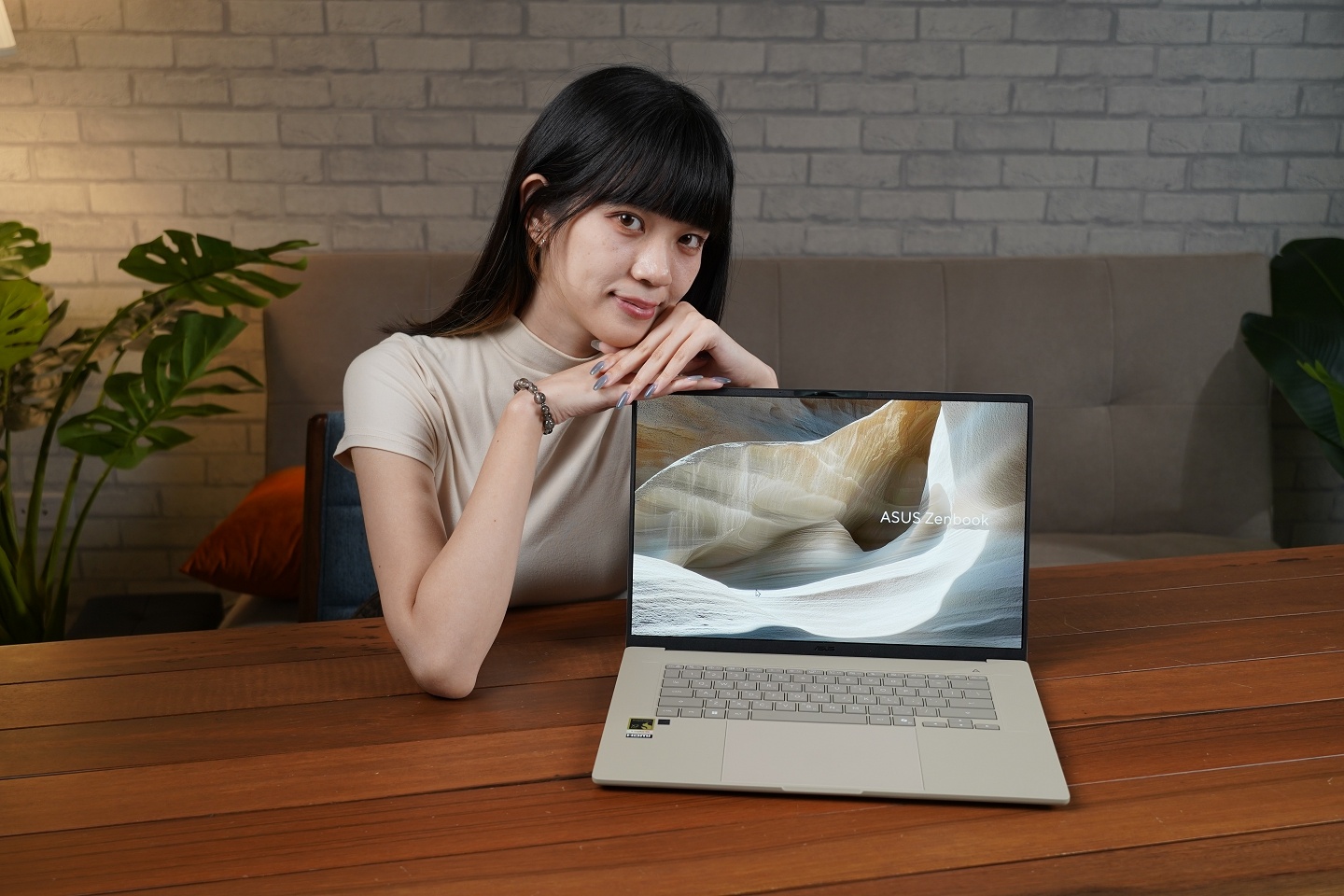 【評測】ASUS Zenbook A16 (UX3607OA) 開箱：金色機身我喜歡你啊 😍