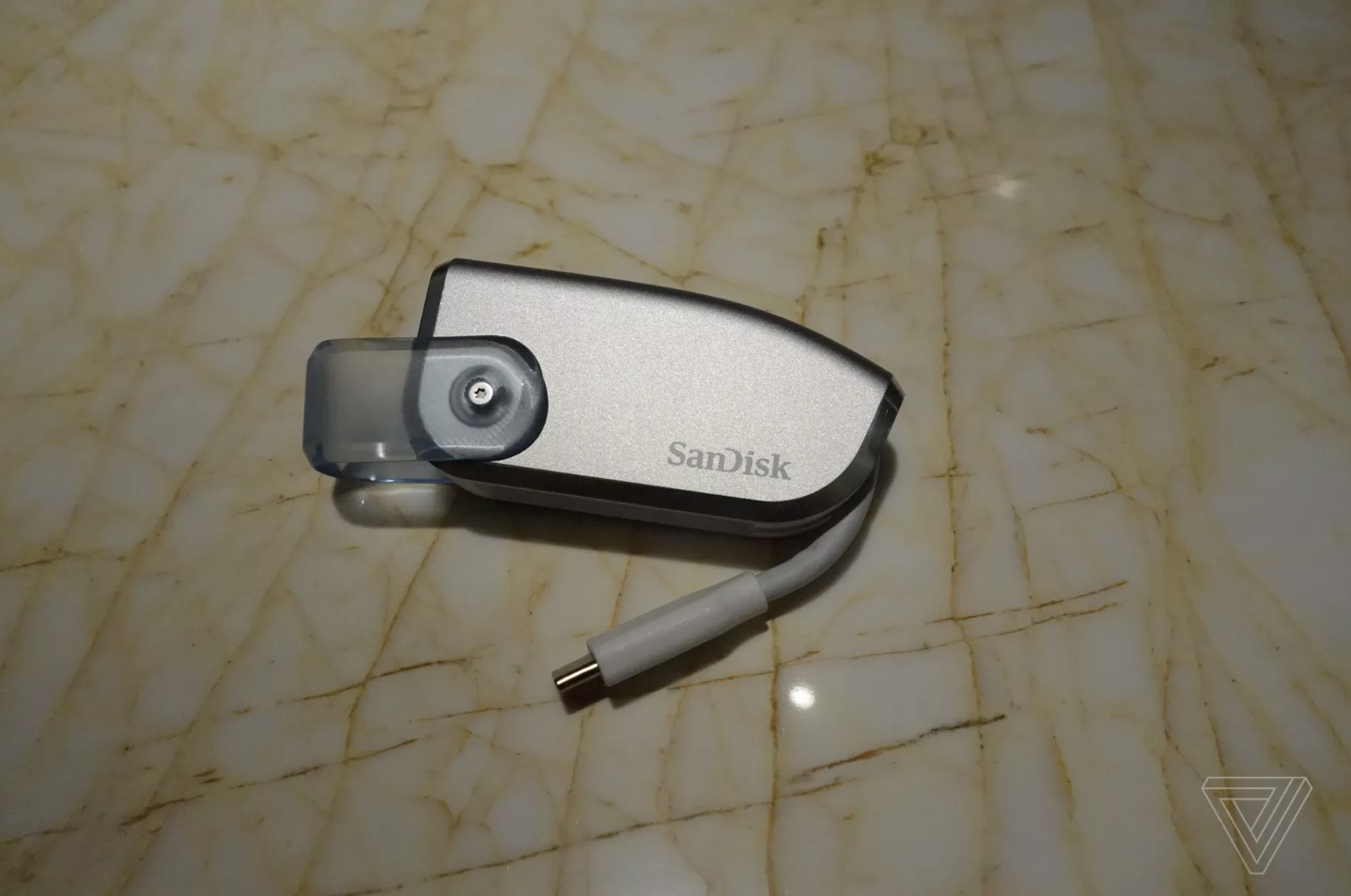隨身碟中的霸主！SanDisk推出 儲存空間最大、體積最小的『 4TB隨身碟 』