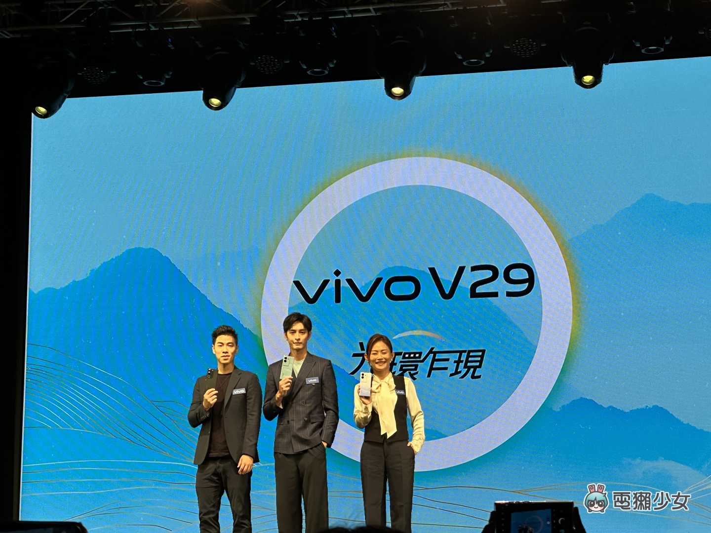 出門｜vivo V29 5G 登場！新色『 山海青 』設計超詩意，還有升級版的柔光環可以玩