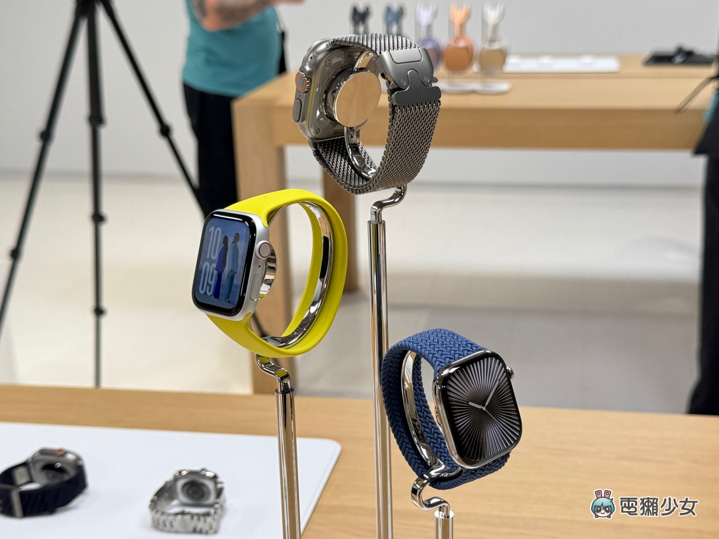 Apple Watch Series 10 螢幕更大超級薄！黑色鈦金屬 Apple Watch Ultra 2 實機快速看