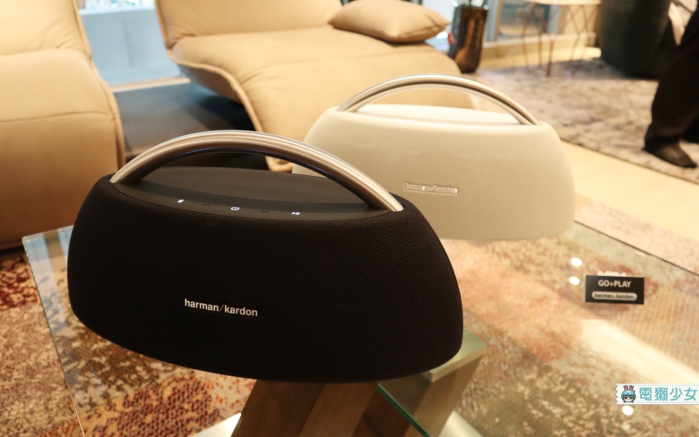 Harman Kardon 新款移動式藍牙喇叭GO+PLAY、Onyx Studio 6，根本時尚手提包，一體式音響Enchant 1300、Enchant 800讓客廳變成國家音樂廳