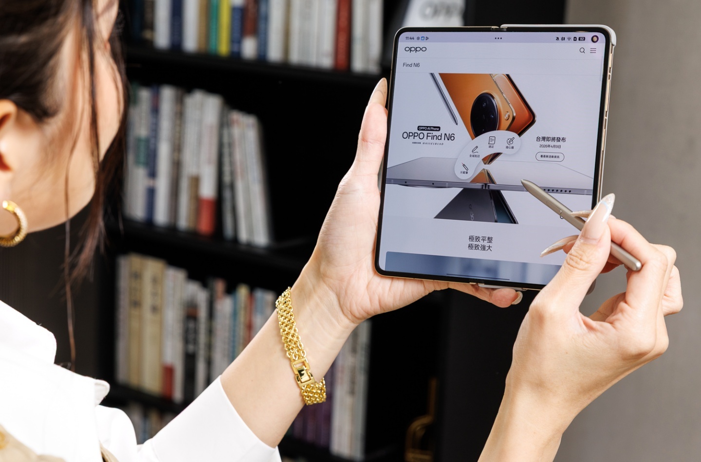 摺痕幾乎消失了!OPPO Find N6 台灣上市,2 億畫素哈蘇 + 6000mAh 摺疊旗艦只要 $68,990 摺痕幾乎消失了!OPPO Find N6 台灣上市,2 億畫素哈蘇 + 6000mAh 摺疊旗艦只要 $68,990