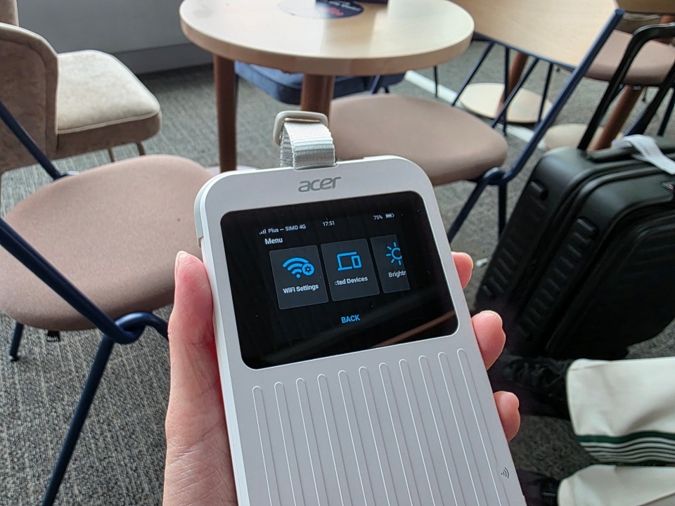 開箱｜為什麼不直接用 eSIM？這台 Acer Connect M6E 5G 行動 WiFi 給我答案