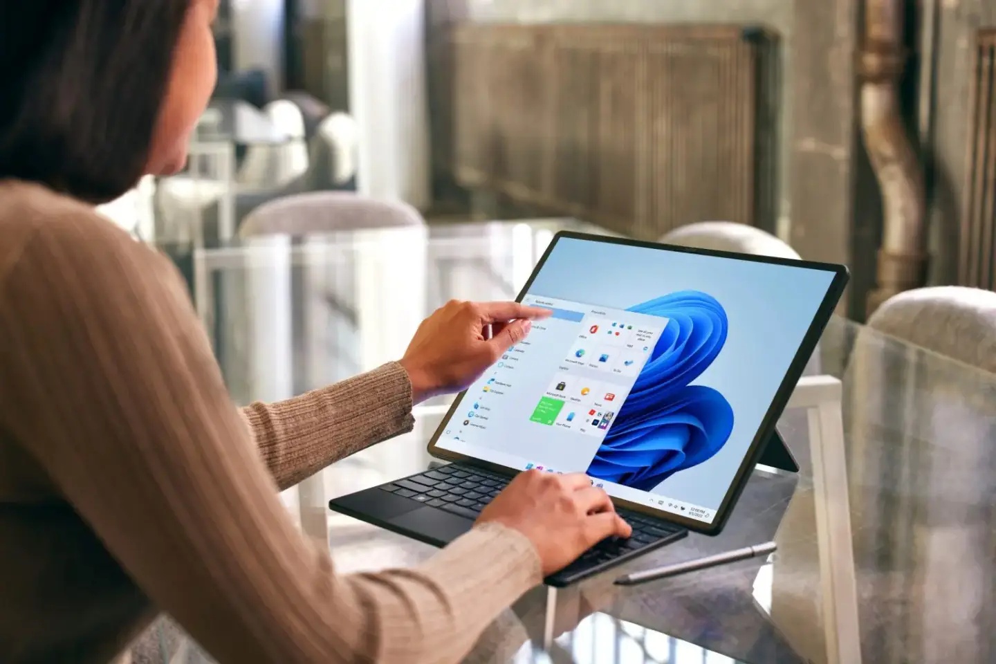 2022 摺疊筆電規格比較：新版 Lenovo ThinkPad X1 Fold 跟 ASUS Zenbook 17 Fold OLED 哪個更優秀？
