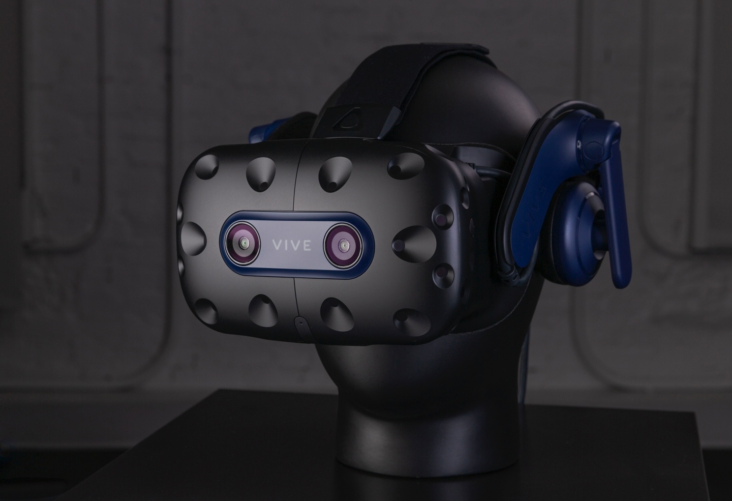 HTC VR 新品『 VIVE Pro 2 』和『 VIVE Focus 3 』登場！皆具備 5K 螢幕解析度，120 度的廣角視野