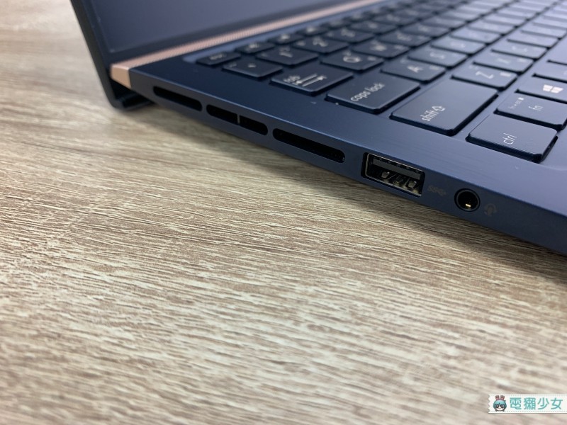 開箱｜世界最小筆電們『 ASUS ZenBook 13/14/15 』(UX333/UX433/UX533) 三台怎麼選？聽說觸控板還能秒變數字鍵盤