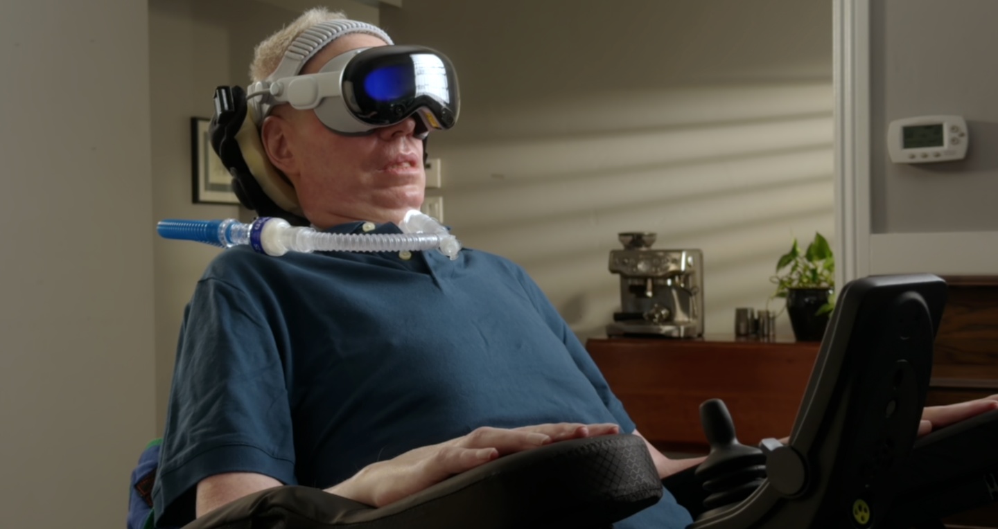 Apple visionOS 27 預告無障礙新功能：Vision Pro 眼控操作電動輪椅、9 月正式上線｜電獺少女