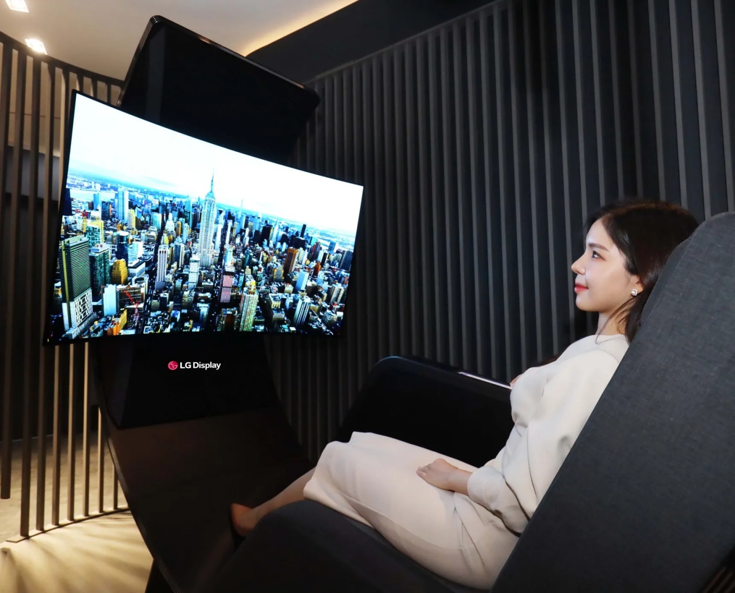 LG 發表多款曲面 OLED 螢幕應用概念，將會在 2022 年 CES 上搶先登場