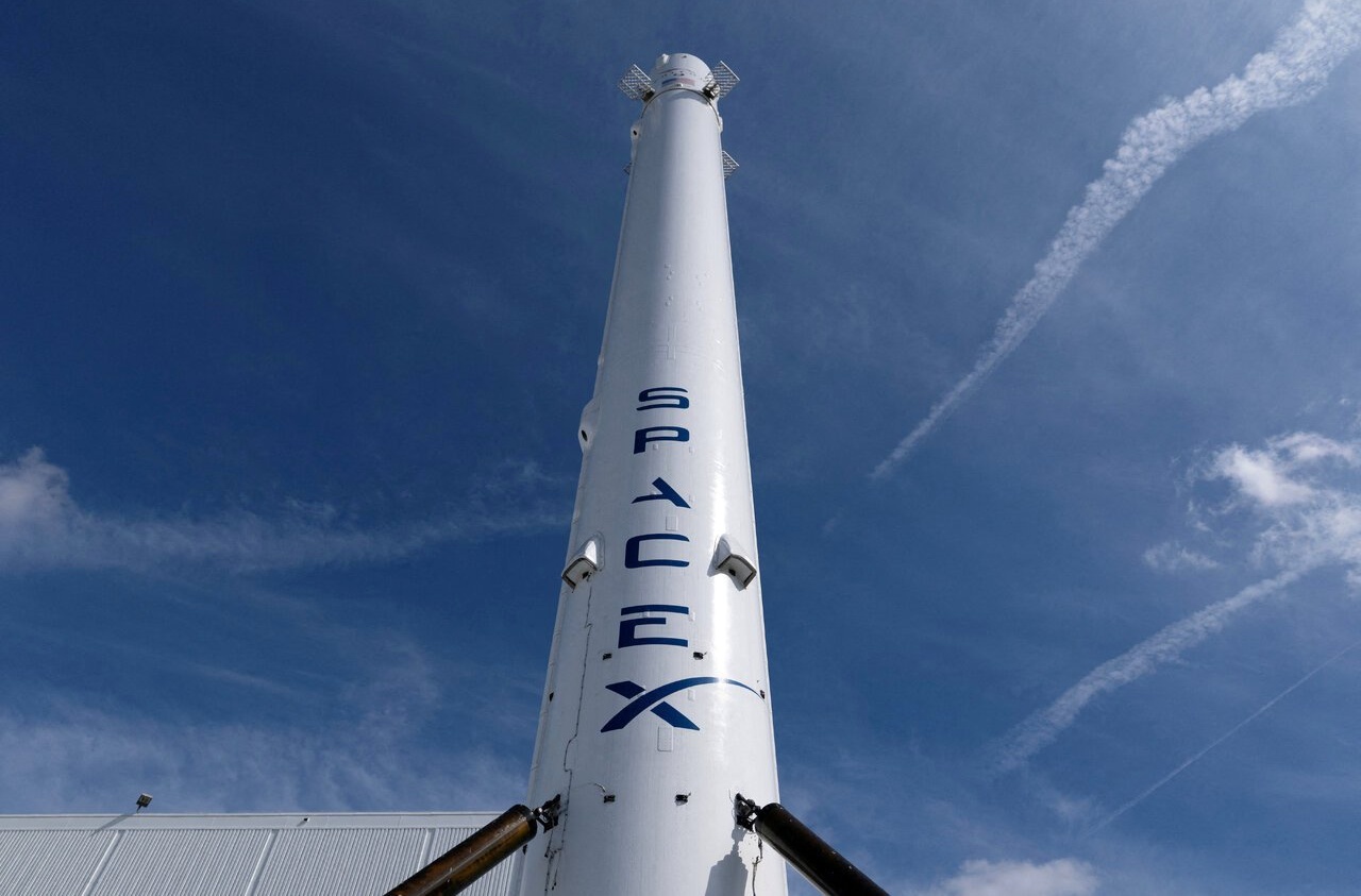 SpaceX 今天掛牌!史上最大 IPO、台灣人能買到馬斯克的火箭股嗎?|電獺少女 SpaceX 今天掛牌!史上最大 IPO、台灣人能買到馬斯克的火箭股嗎?|電獺少女
