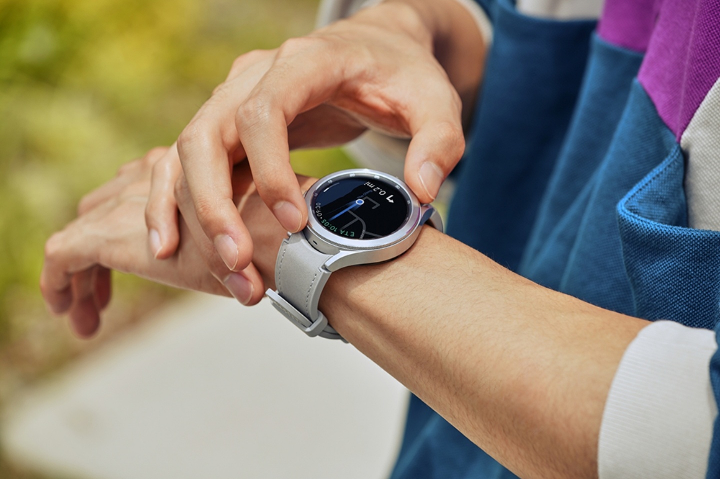 三星 Galaxy Watch4 系列搭載全新 Wear OS 3 作業系統，功能全面升級！同場加映：Galaxy Buds2 也亮相了