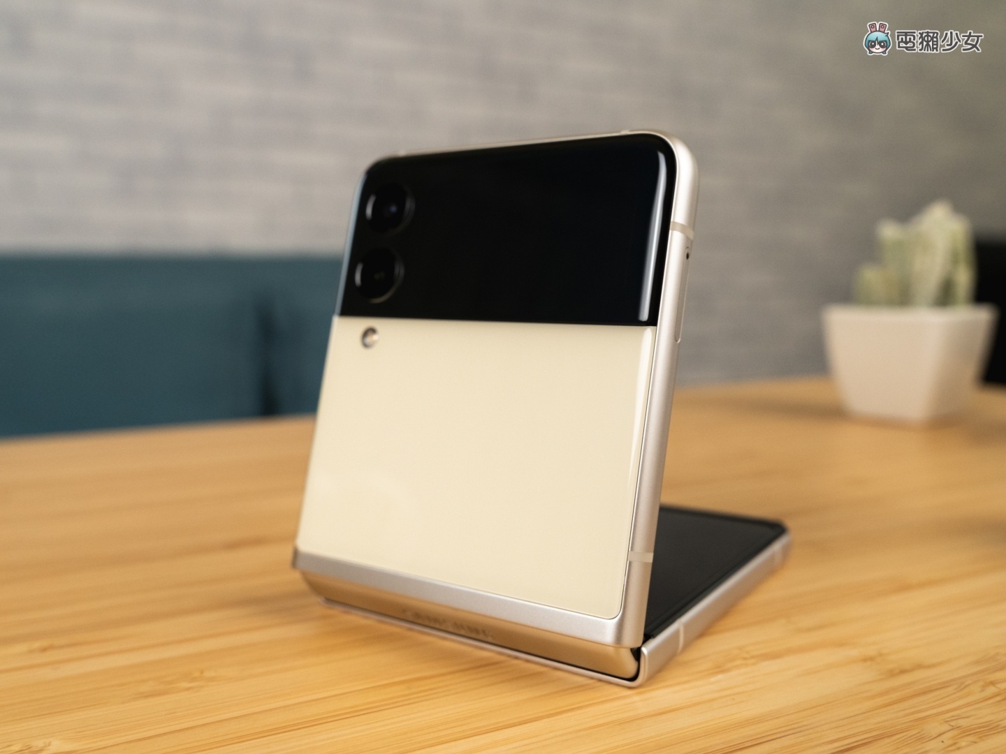 三星摺疊機 Galaxy Z Flip4 傳聞整理！續航可能會微幅提升，並配有更大的封面螢幕