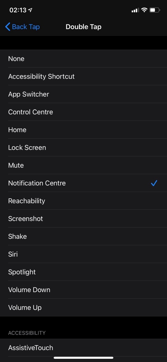 iOS 14 隱藏版功能！iPhone 背面敲兩下可以執行喚醒 Siri、截圖、開手電筒等指令