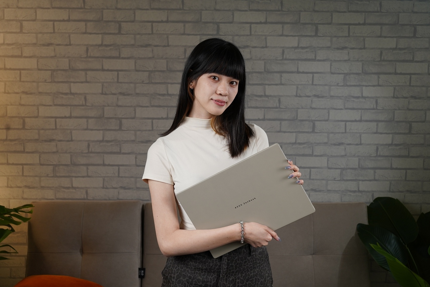 【評測】ASUS Zenbook A16 (UX3607OA) 開箱：金色機身我喜歡你啊 😍